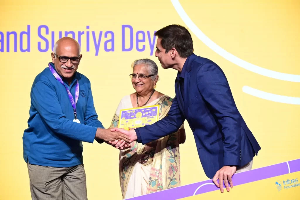 Raj receiving Infosys Foundation’s Aarohan Social Innovation Awards for Hexis & Iris