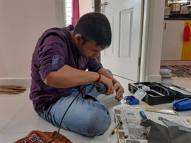 Venkat assembling the first Hexis